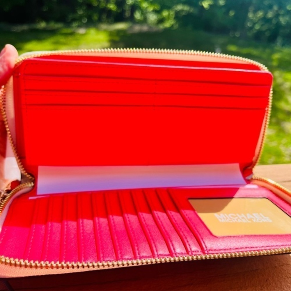 Michael Kors Logo Zip Around Wallet Pink Stripe Leather Phone Wallet NWT - Picture 5 of 5
